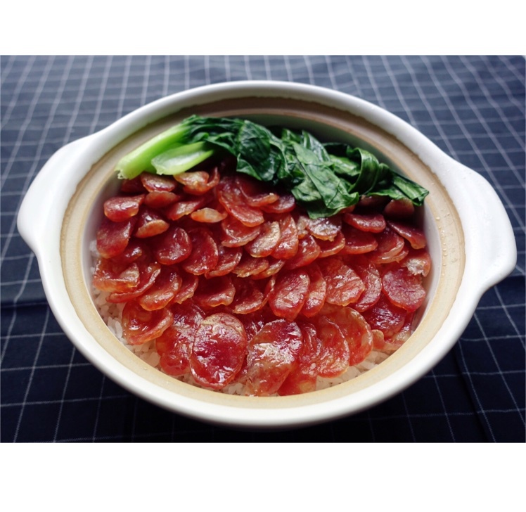 广式腊味煲仔饭