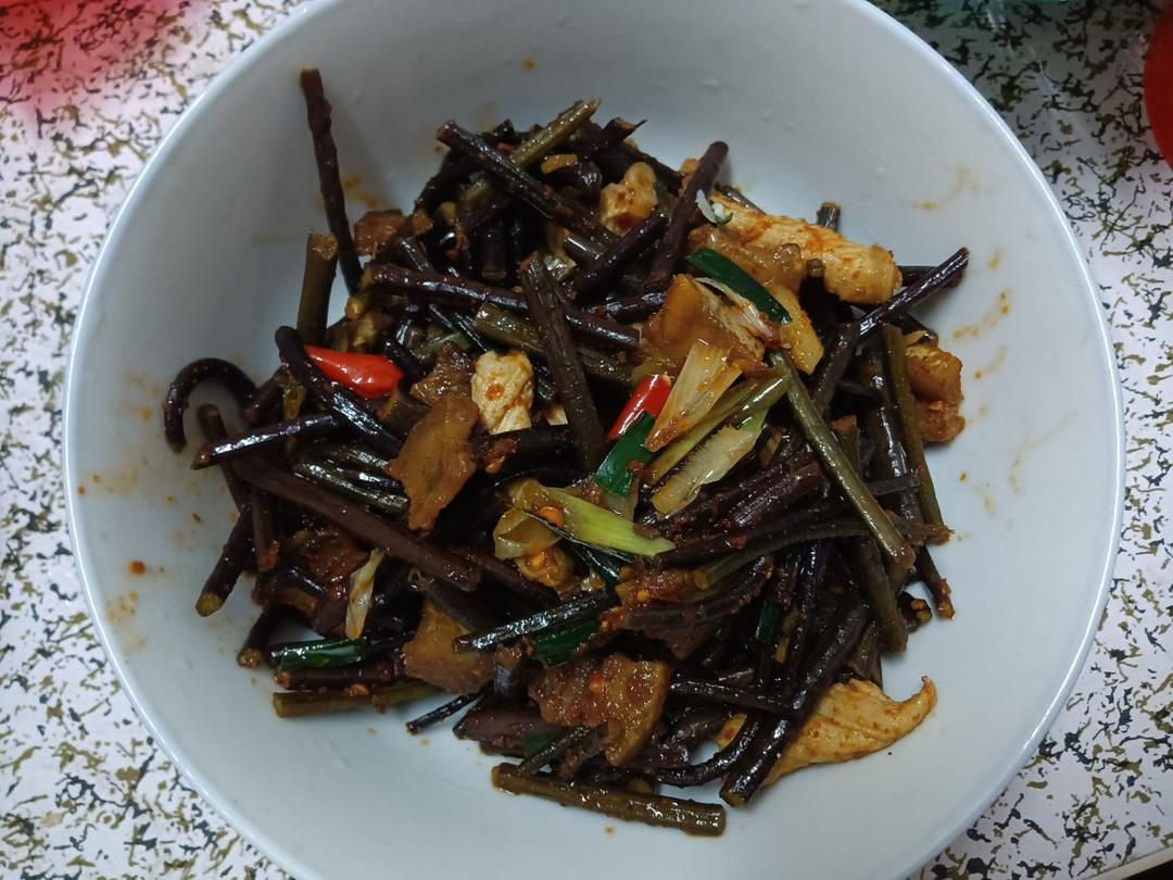爆炒蕨菜