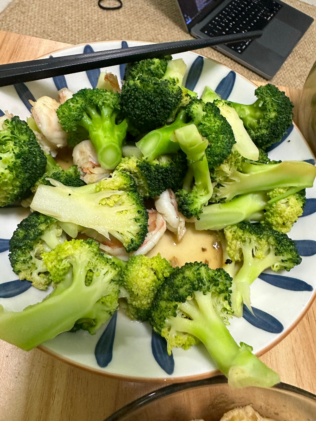 好吃到爆的耗油蒜蓉西兰花(从不修图，喜欢请关注)