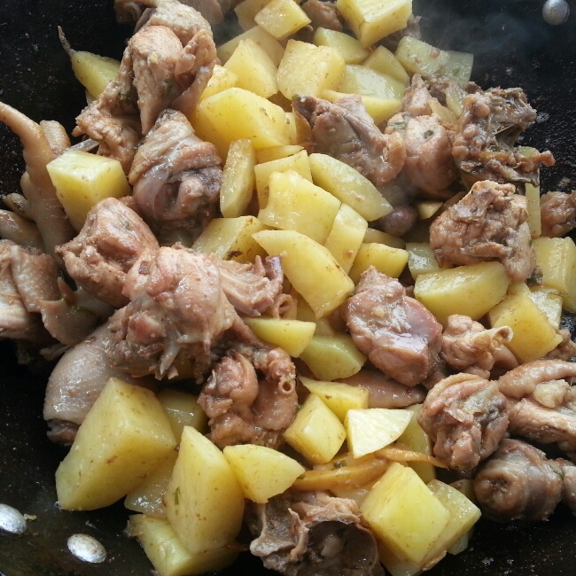 土豆炖鸡块