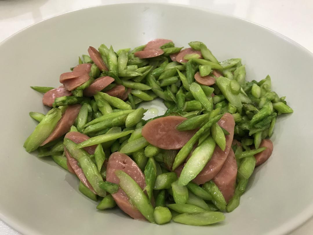 芦笋炒火腿肠的做法