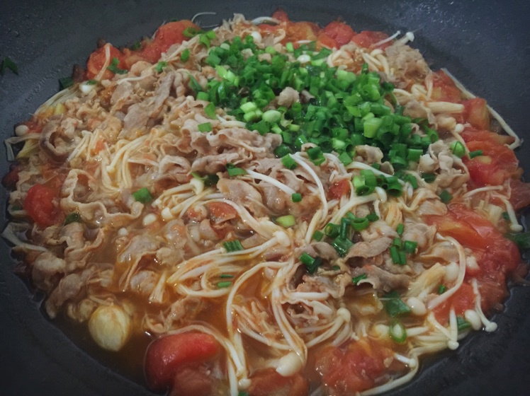 金针菇肥牛番茄锅