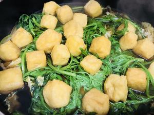白菜茼蒿粉条炖豆腐泡的做法 步骤3