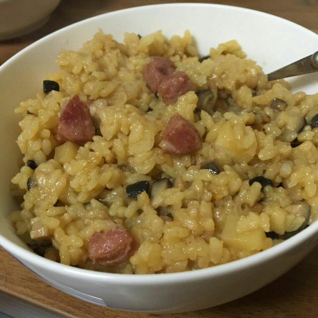 香菇土豆腊肠焖饭
