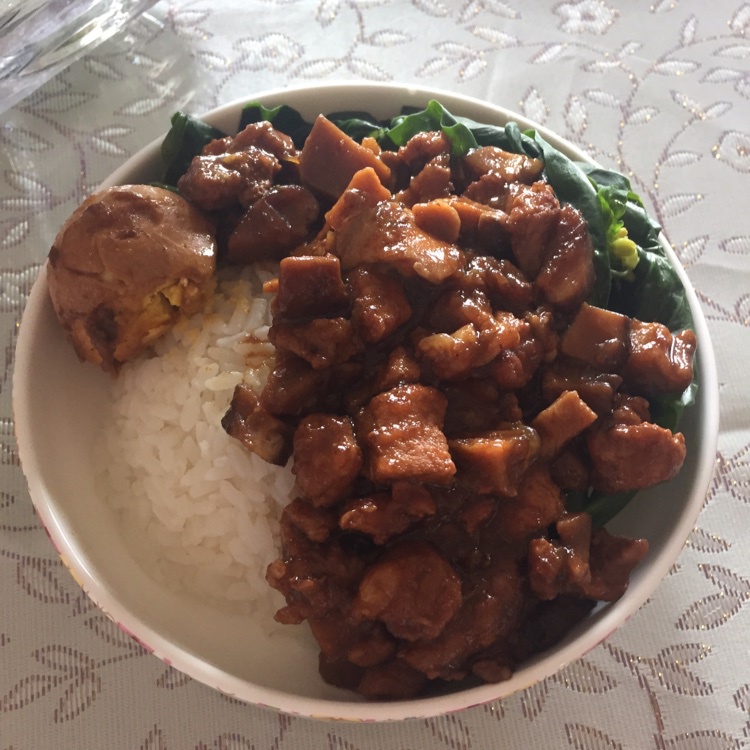 洋葱酥卤肉饭