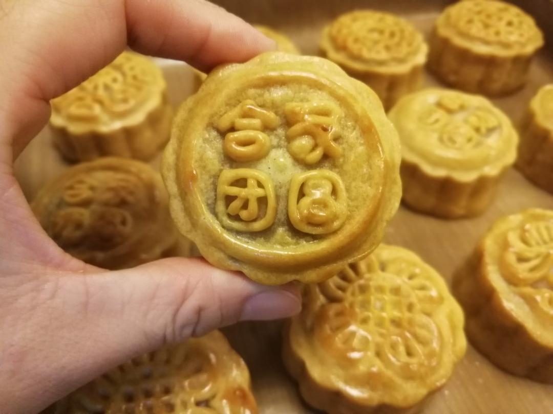 广式月饼——蛋黄莲蓉月饼