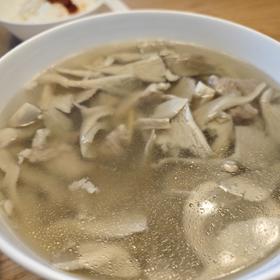 极简易做平菇肉片汤