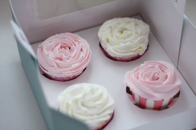 杯子草莓蛋糕cupcake