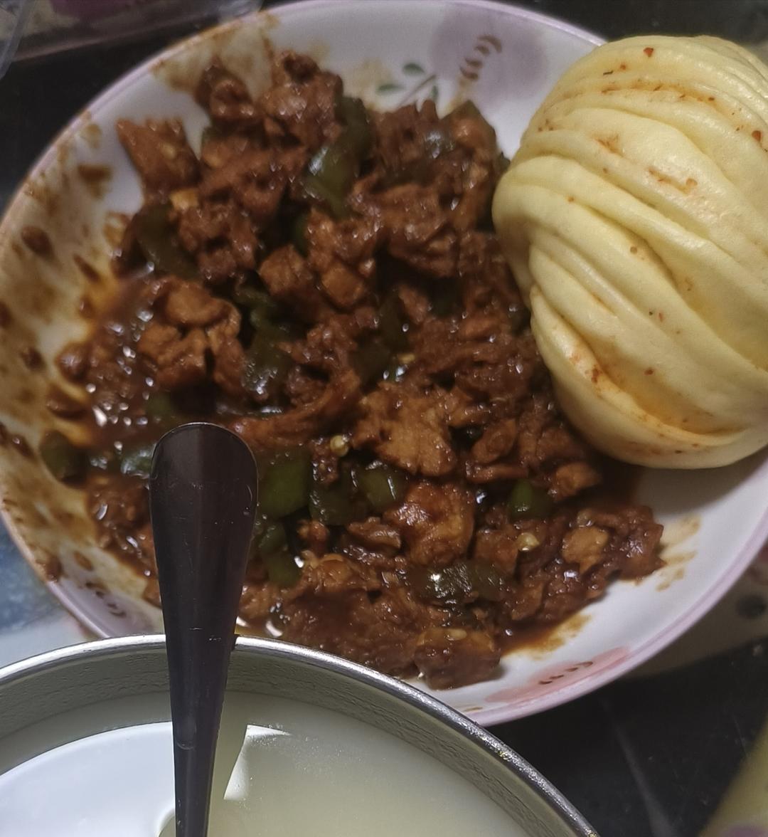 下饭神器👉青椒炒肉