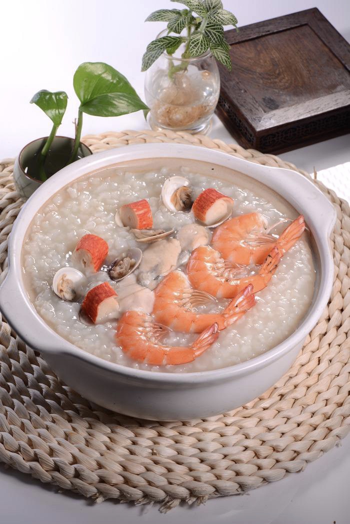 “海鲜粥”是港台菜菜谱之一，早餐来一碗绝对巴适，非常营养的做法 步骤4