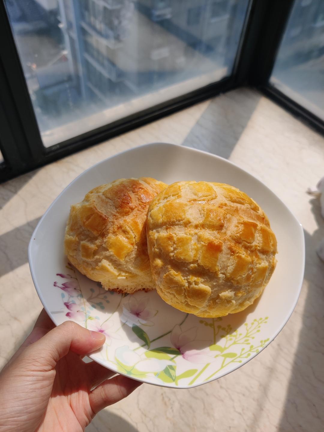 好吃到炸裂的港式菠萝包（附带制作酥皮的小视频）