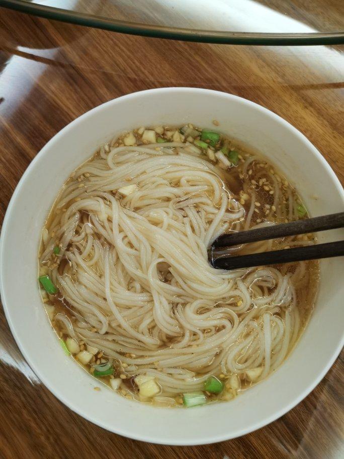 深夜解馋：酸汤面