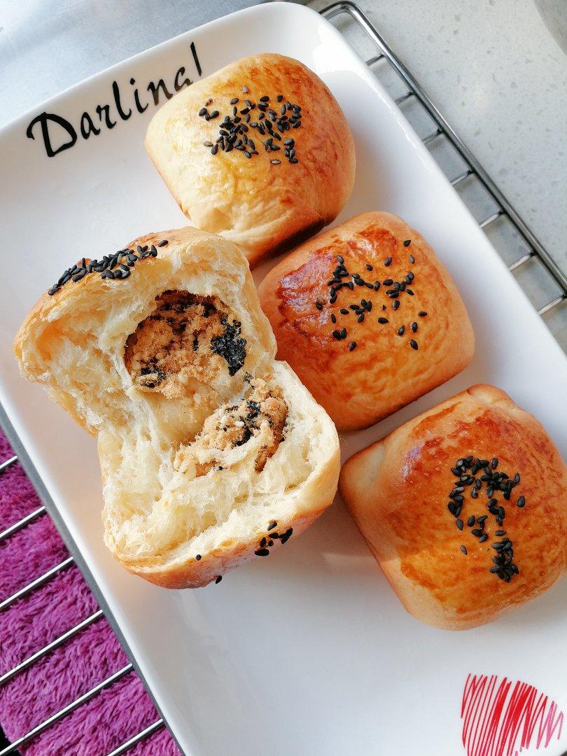 舍舍s做的海苔肉松小餐包