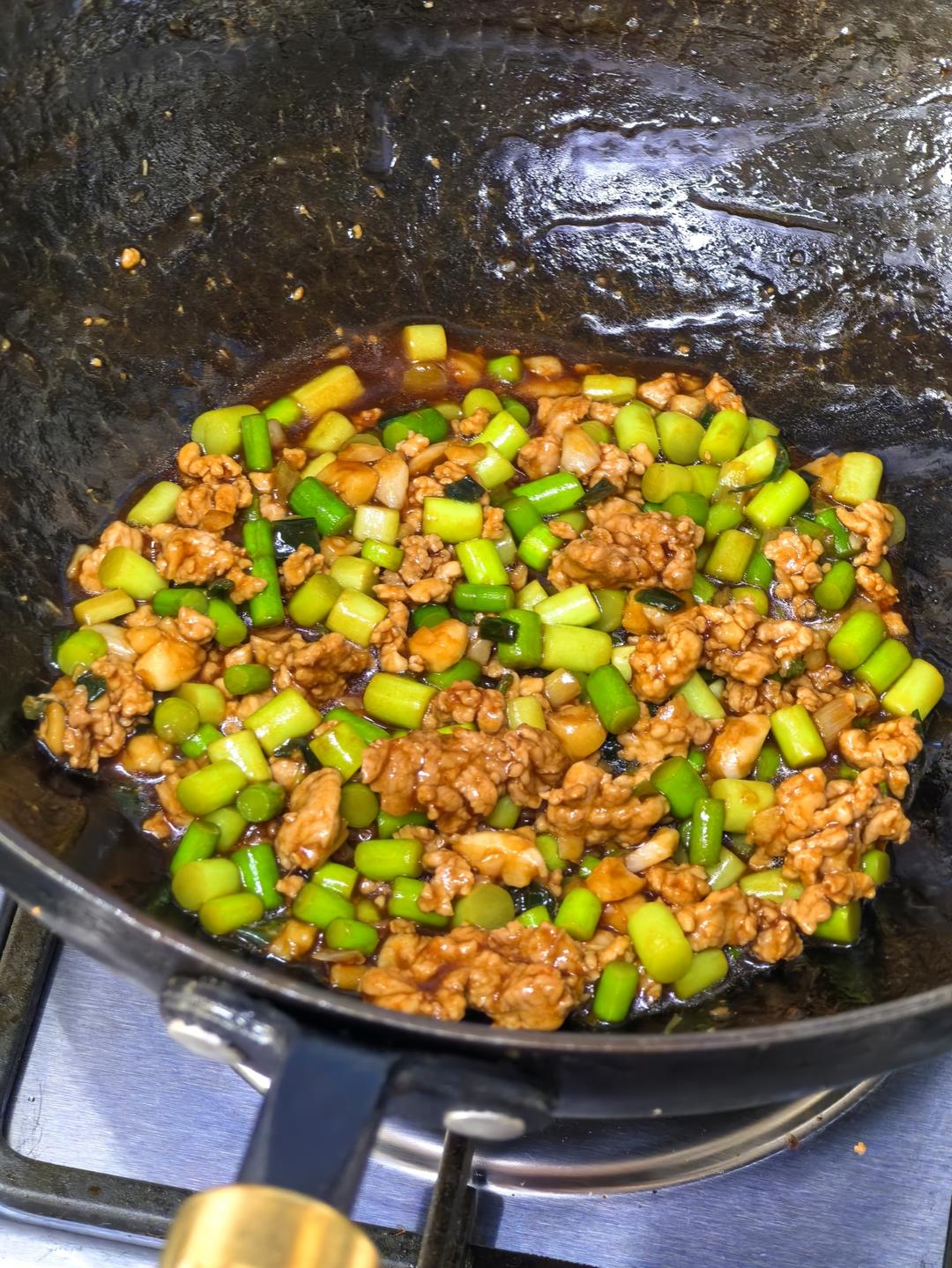 蒜苔炒肉末，三碗米饭都不够吃