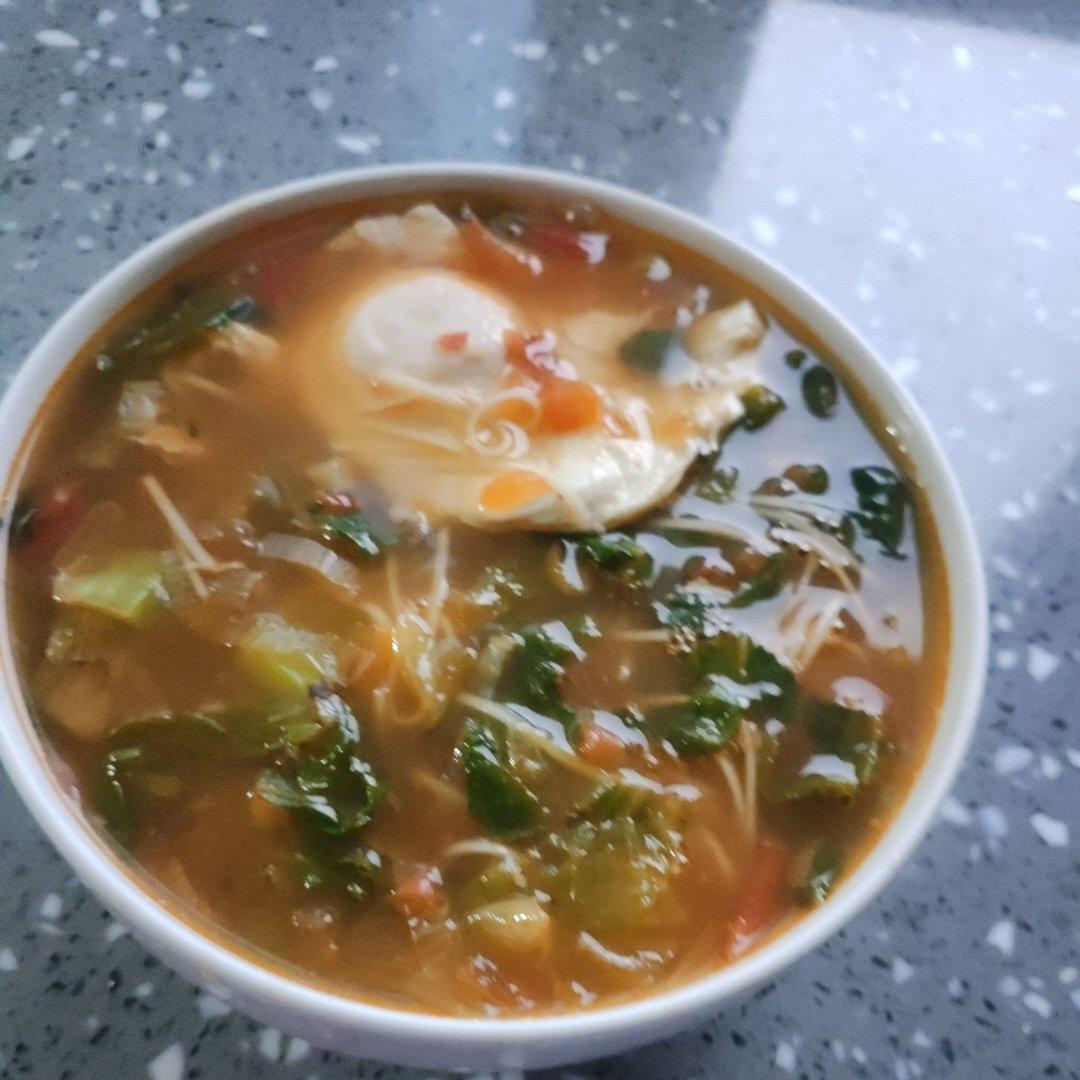 西红柿鸡蛋挂面汤
