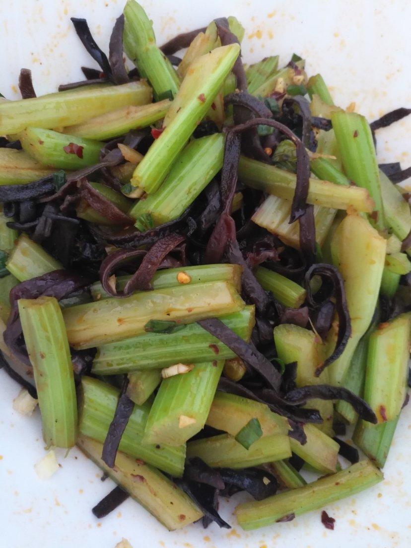 黑木耳拌西芹