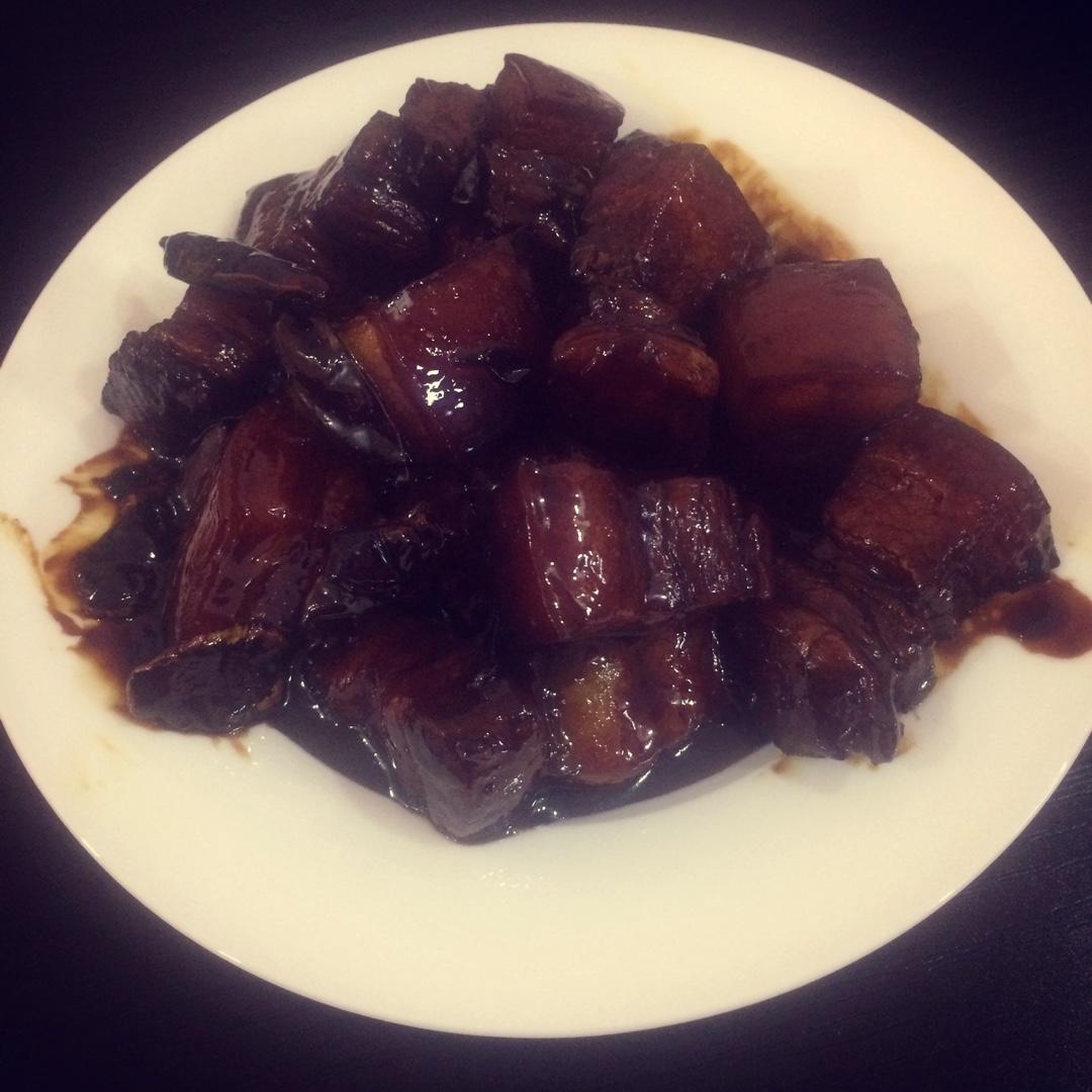 吃着碗里望着锅里的红烧肉
