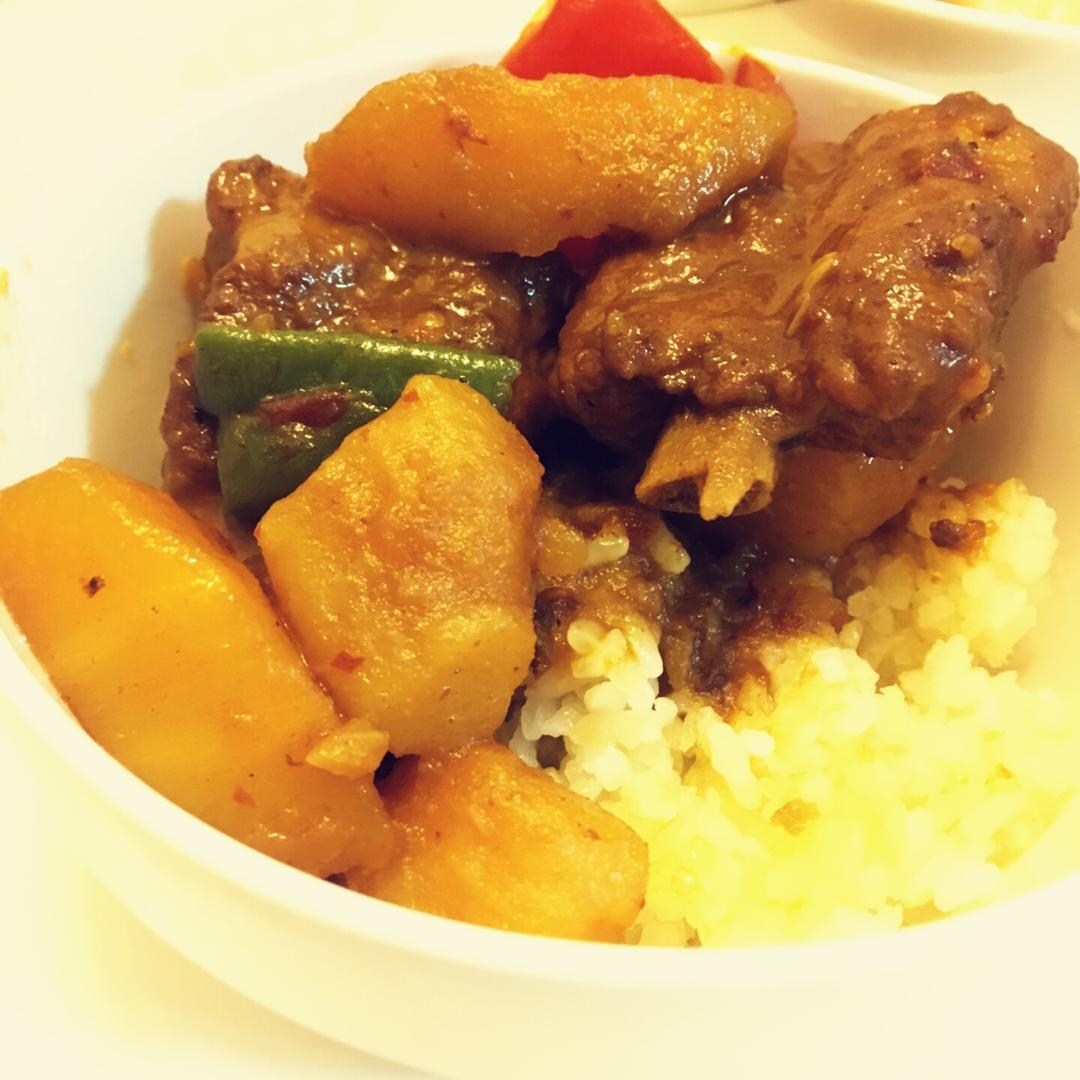 超级下饭的土豆烧排骨