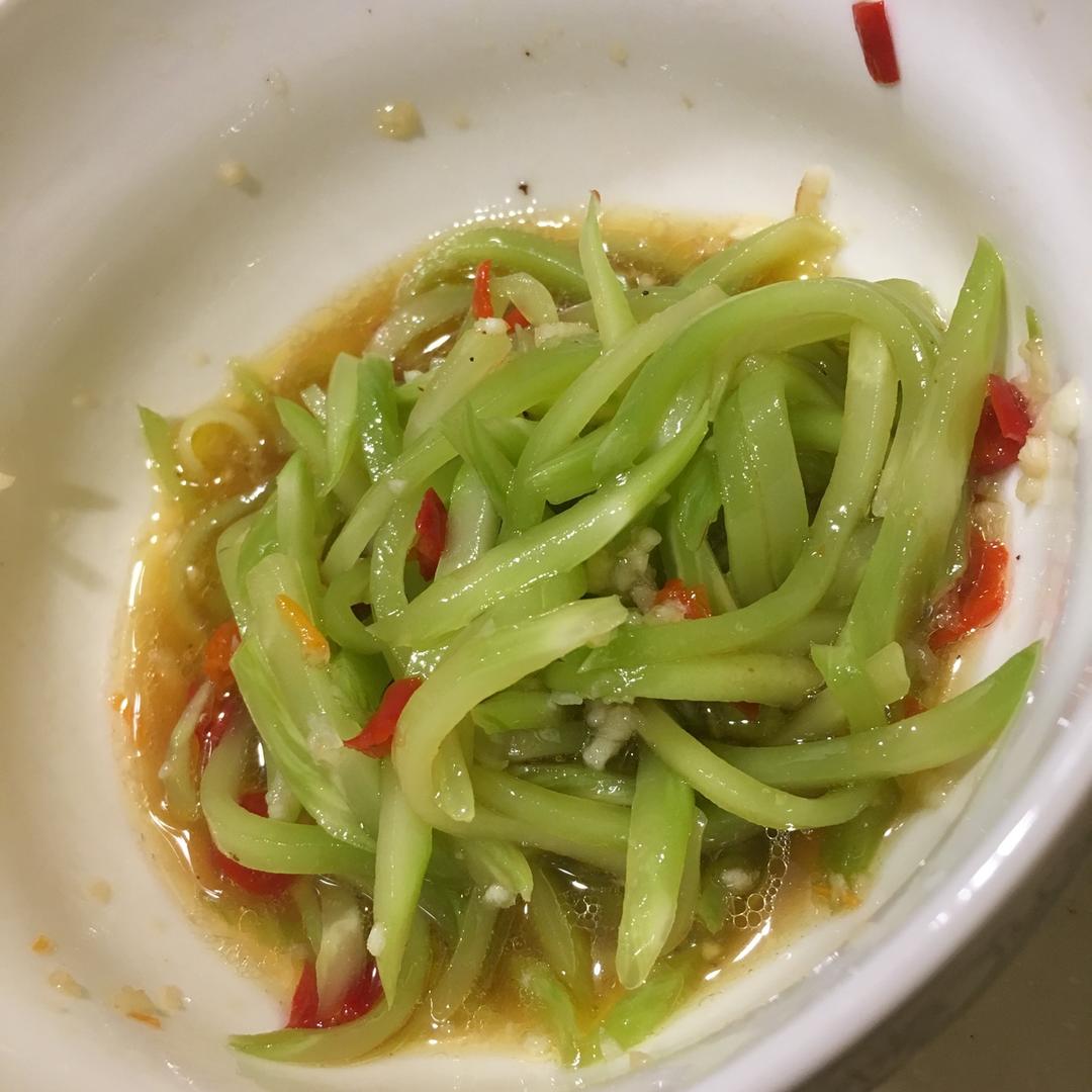 凉拌香辣莴苣丝