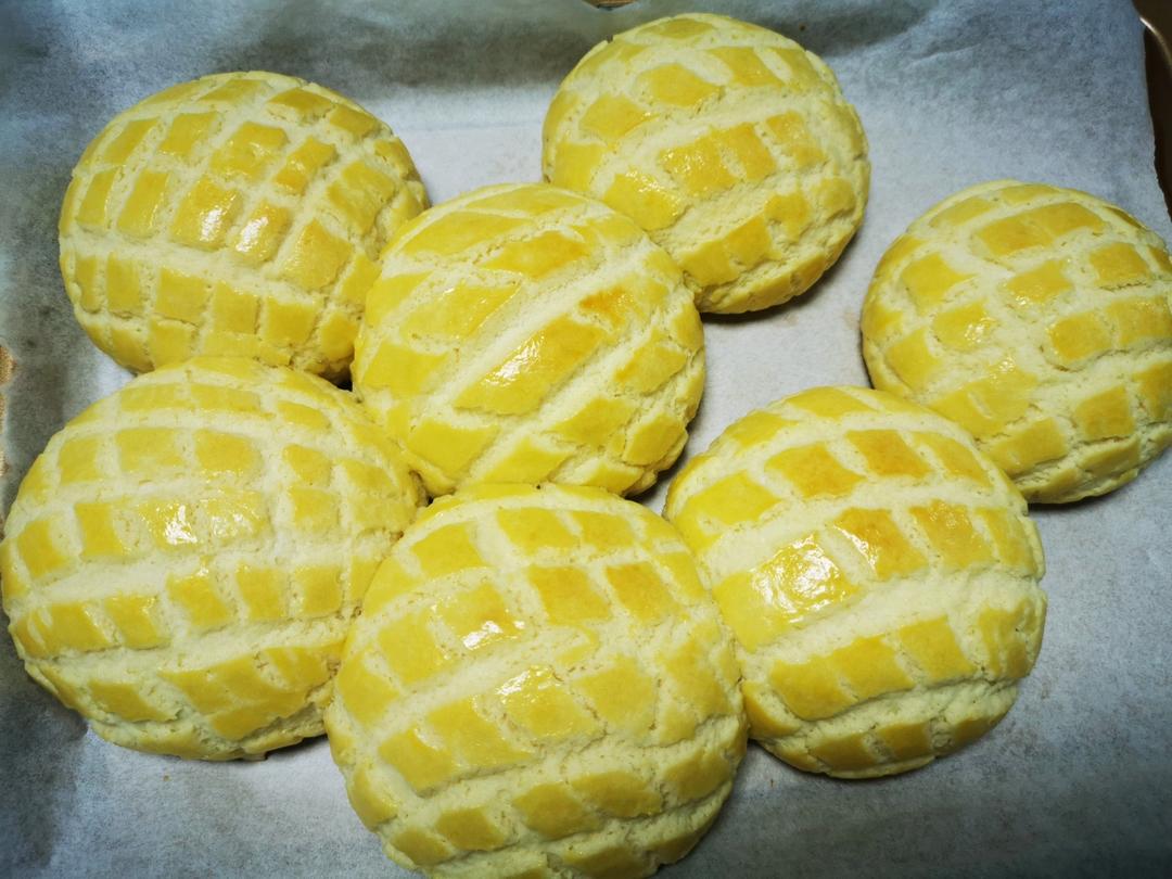 好吃到炸裂的港式菠萝包（附带制作酥皮的小视频）