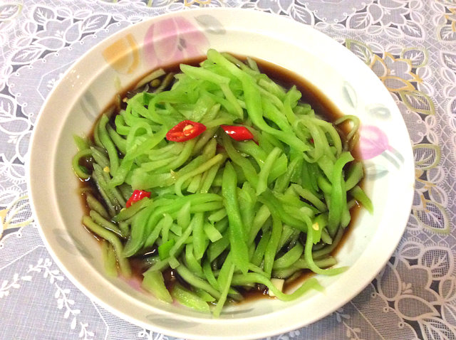 凉拌莴笋
