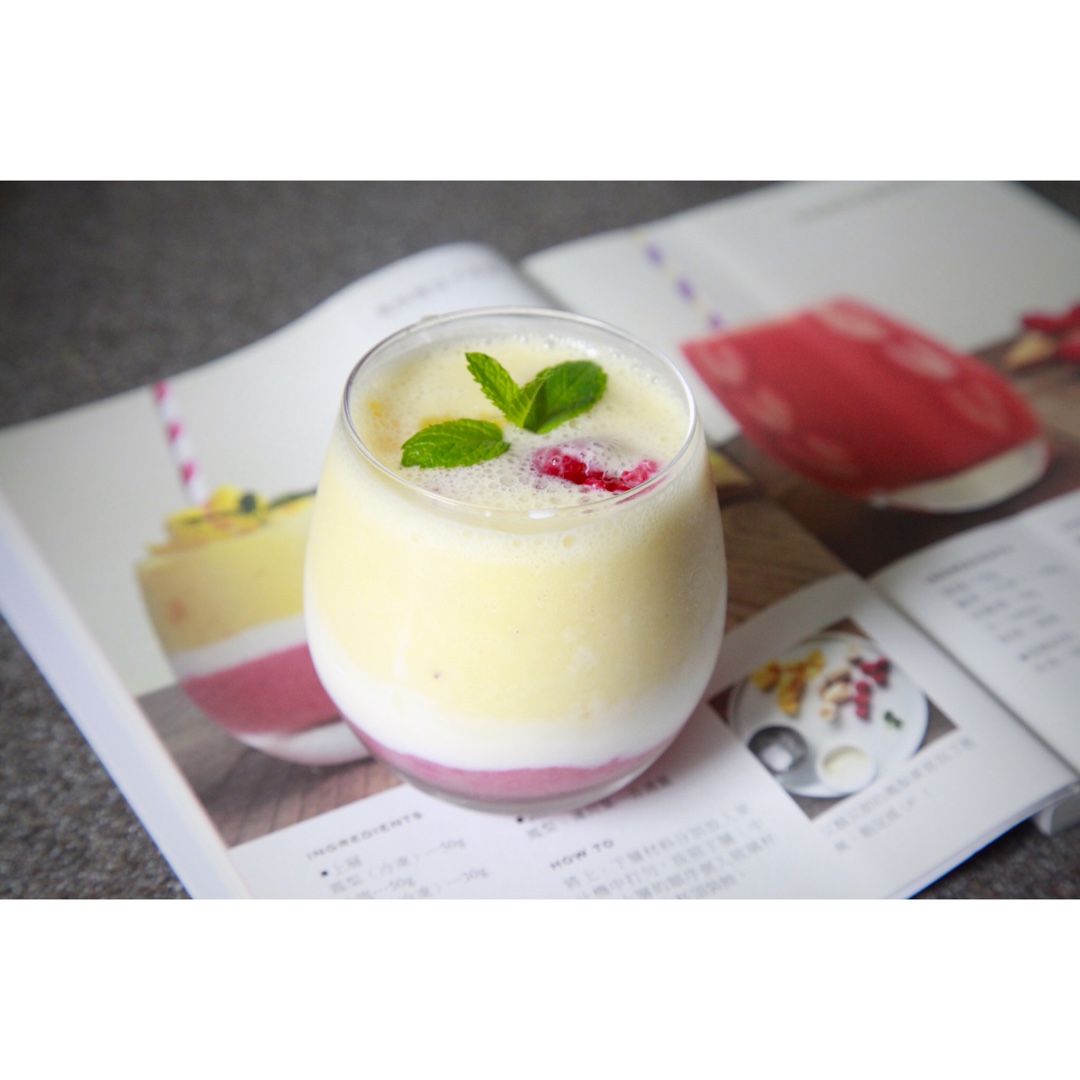 smoothie凤梨覆盆子思慕雪
