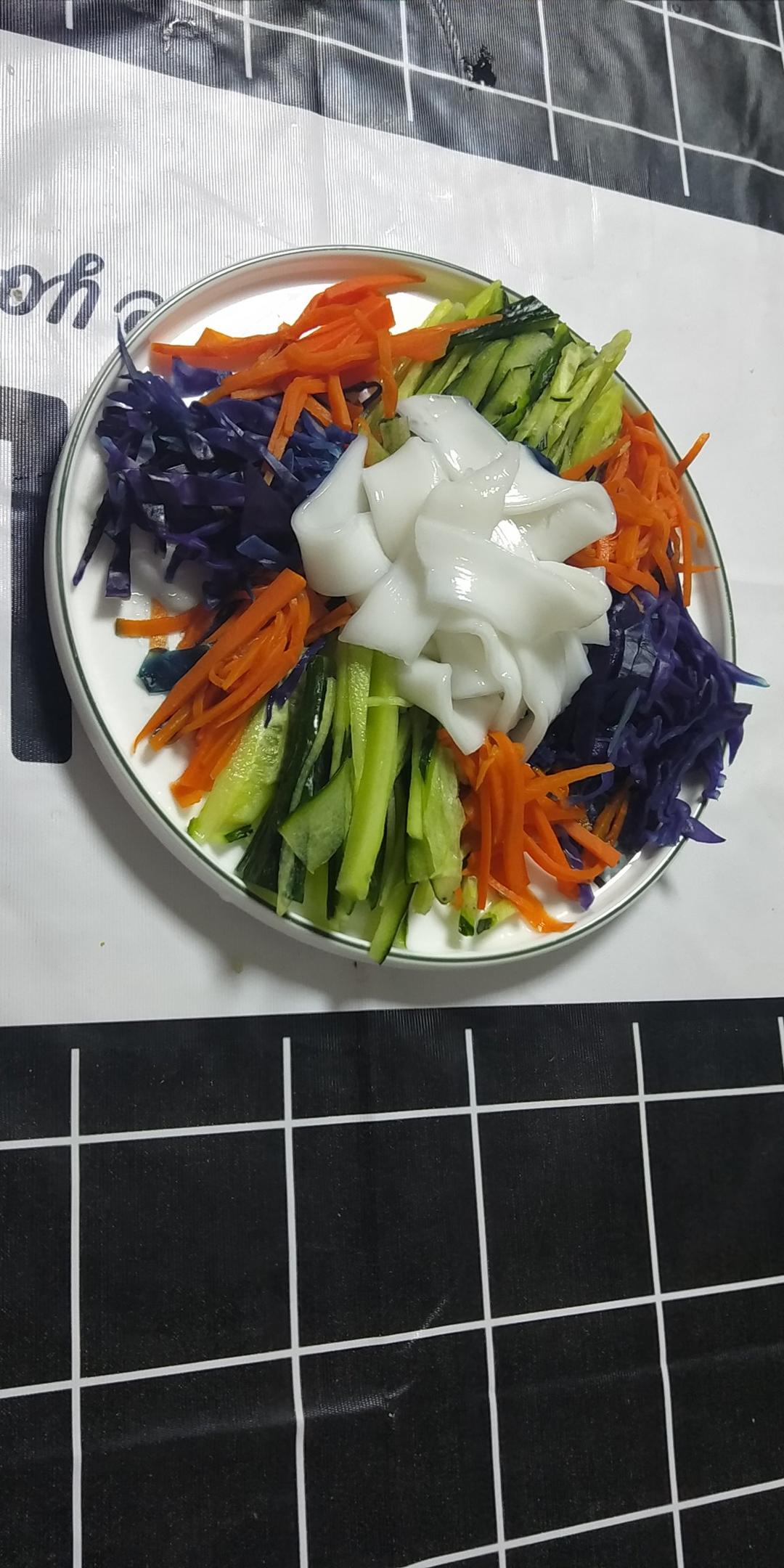 酸奶五彩大拉皮