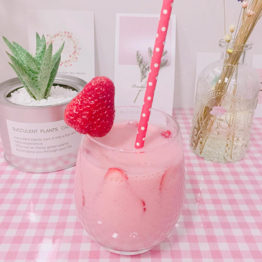 草莓酸奶