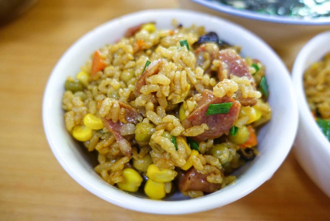懒人必备～电饭煲腊肠焖饭