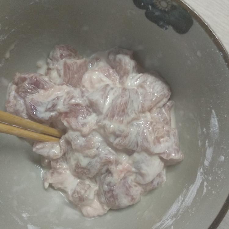 豆芽肉片汤的做法 步骤3