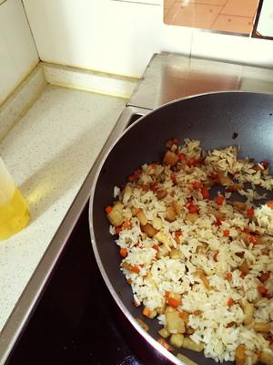 红白萝卜炒饭的做法 步骤5