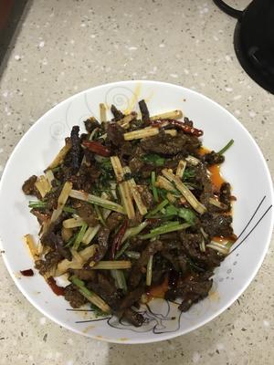 干椒煸牛肉丝的做法 步骤4