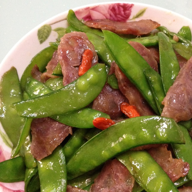 腊肠炒荷兰豆