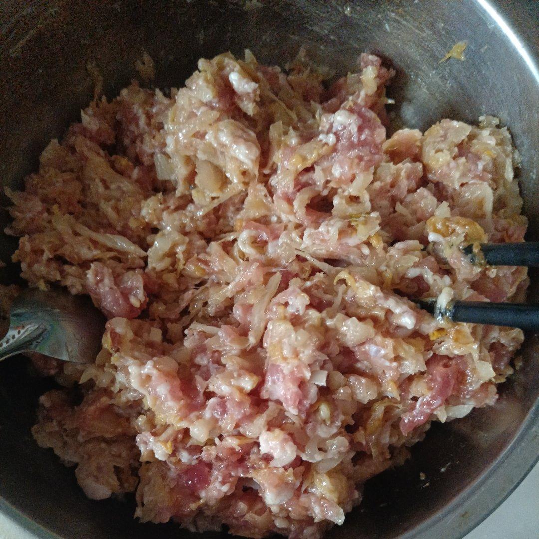 东北酸菜猪肉馅大包子