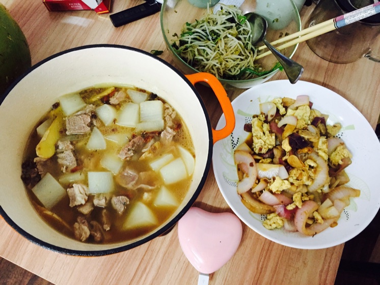 自由而转瞬的时光晚餐