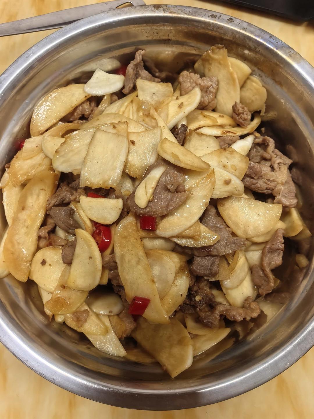 茭白这样做百吃不厌，茭白炒肉