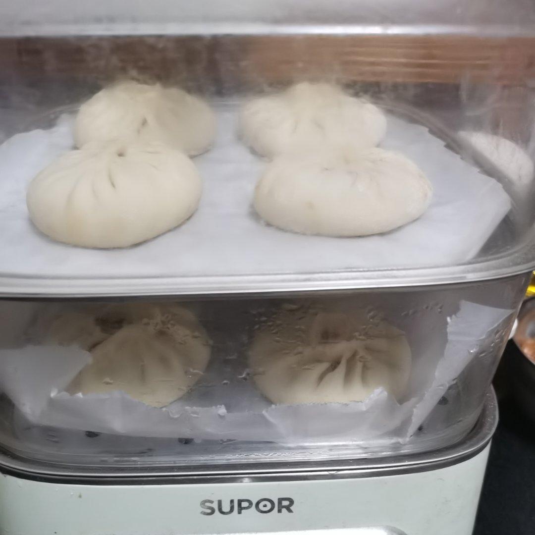 云朵般松软爆浆蜜汁叉烧包