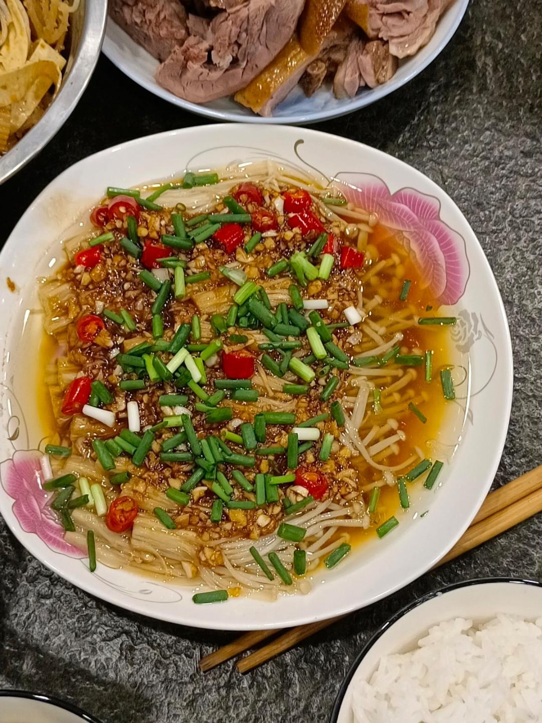 超级下饭的蒜蓉金针菇！好吃到爆