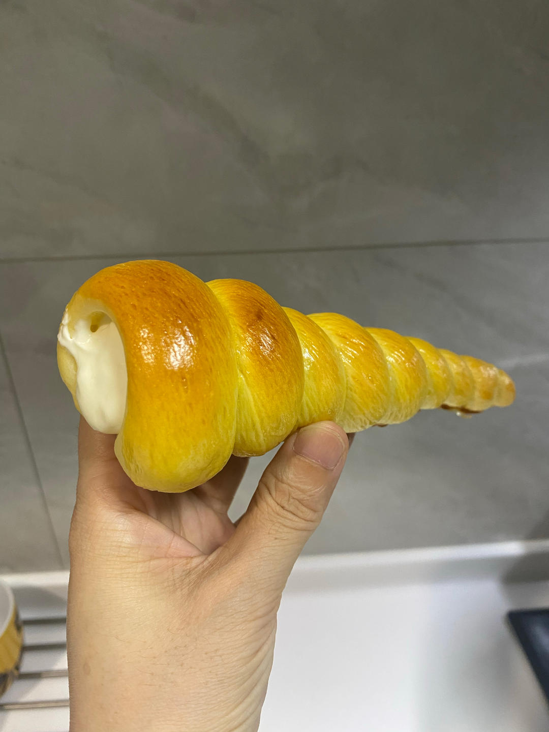 面包做的冰淇淋？冰冰凉凉的「海螺冰面包」