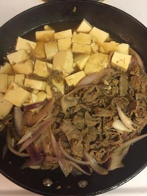 日式牛肉豆腐饭的做法 步骤3