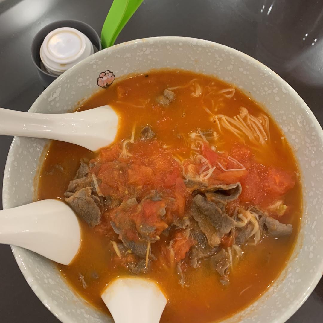 金针菇肥牛番茄锅