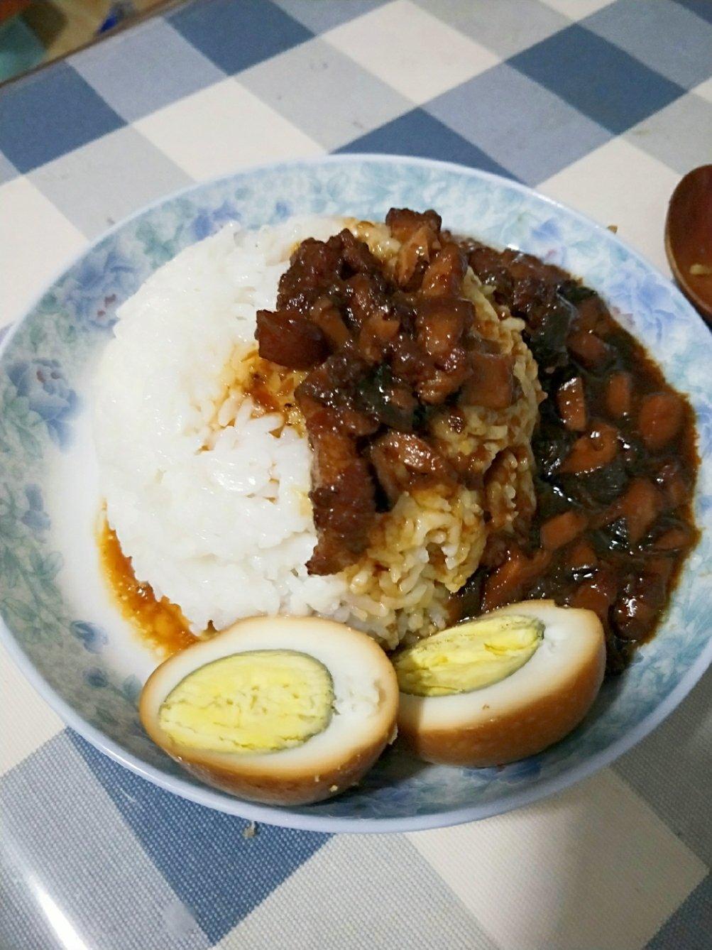 洋葱酥卤肉饭