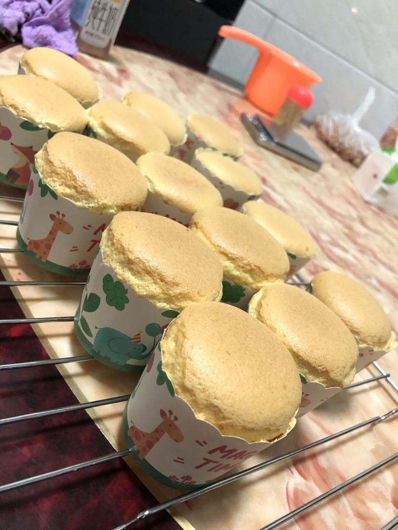 纸杯蛋糕 8寸戚风蛋糕的量