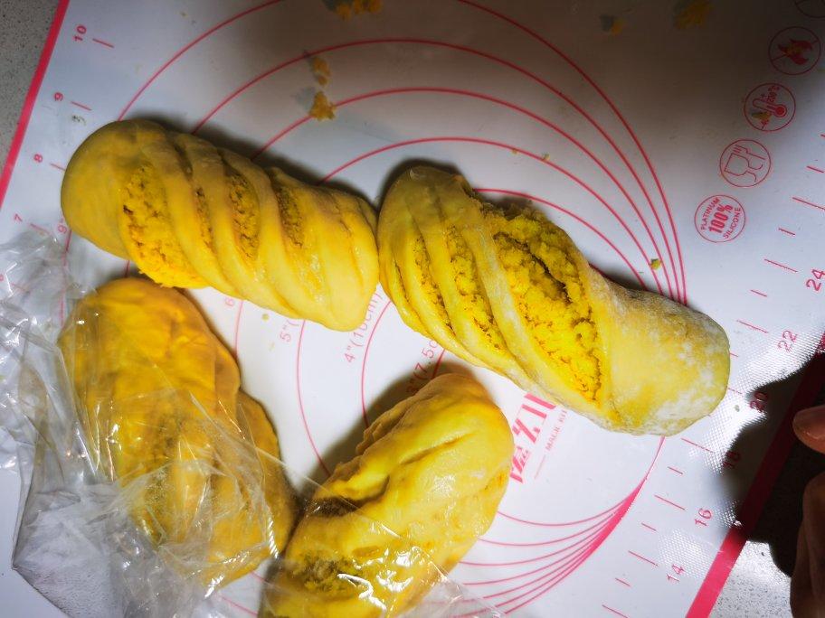 简单易操作的黄金椰蓉面包卷