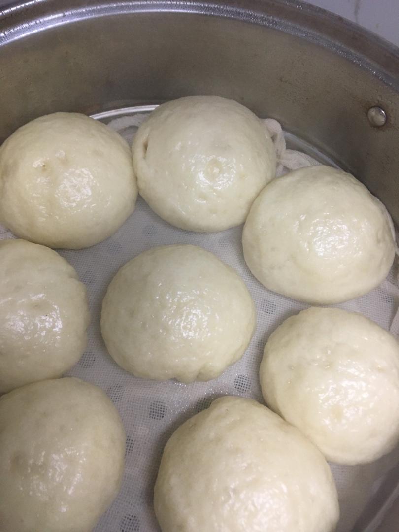 松软香甜的奶黄包，很快就可以搞定。