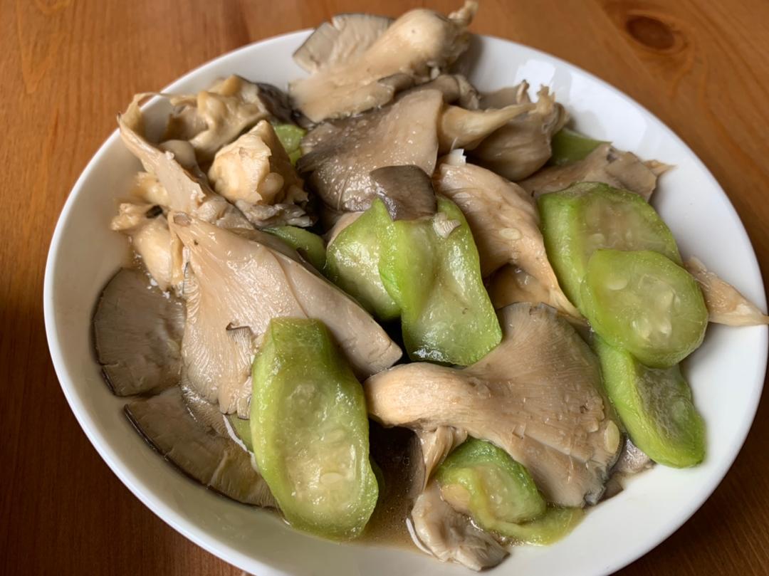 夏季清汤面～丝瓜平菇鸡蛋面