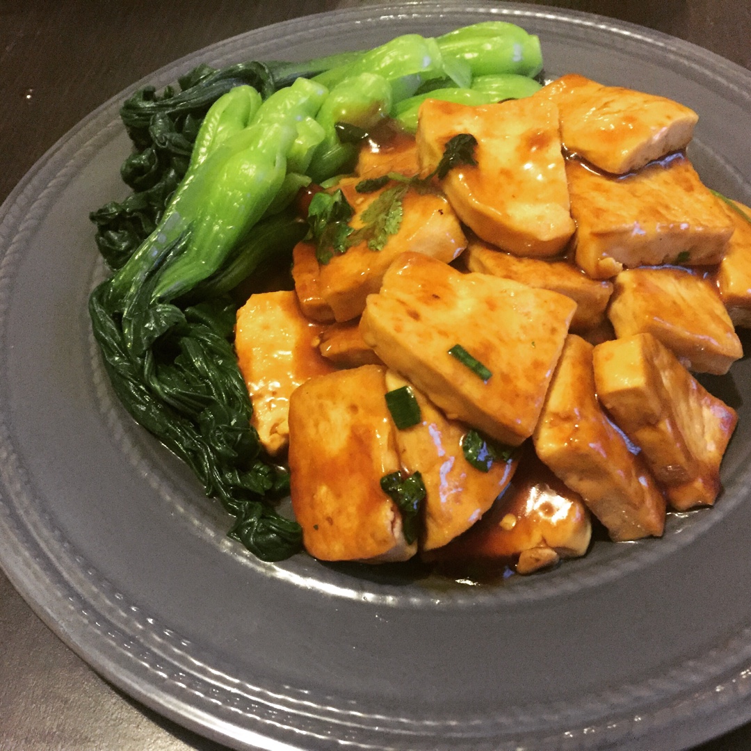 浇汁煎烧豆腐配小油菜