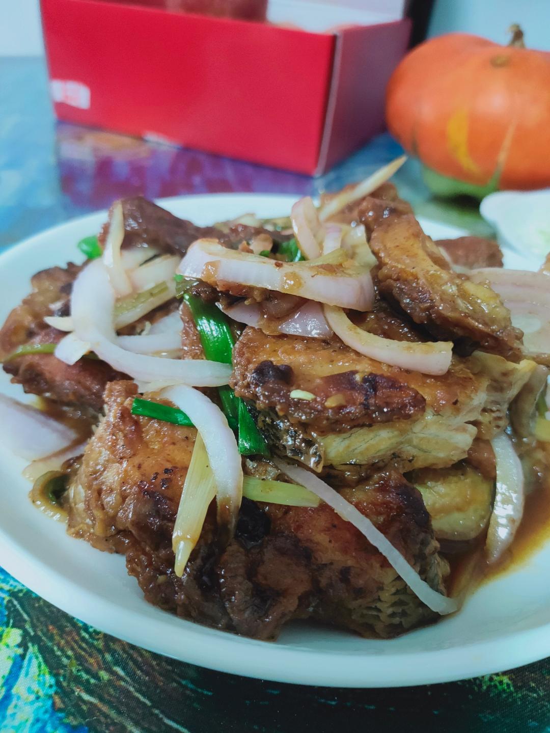 适合孩子吃的下饭菜：酱汁焖鱼