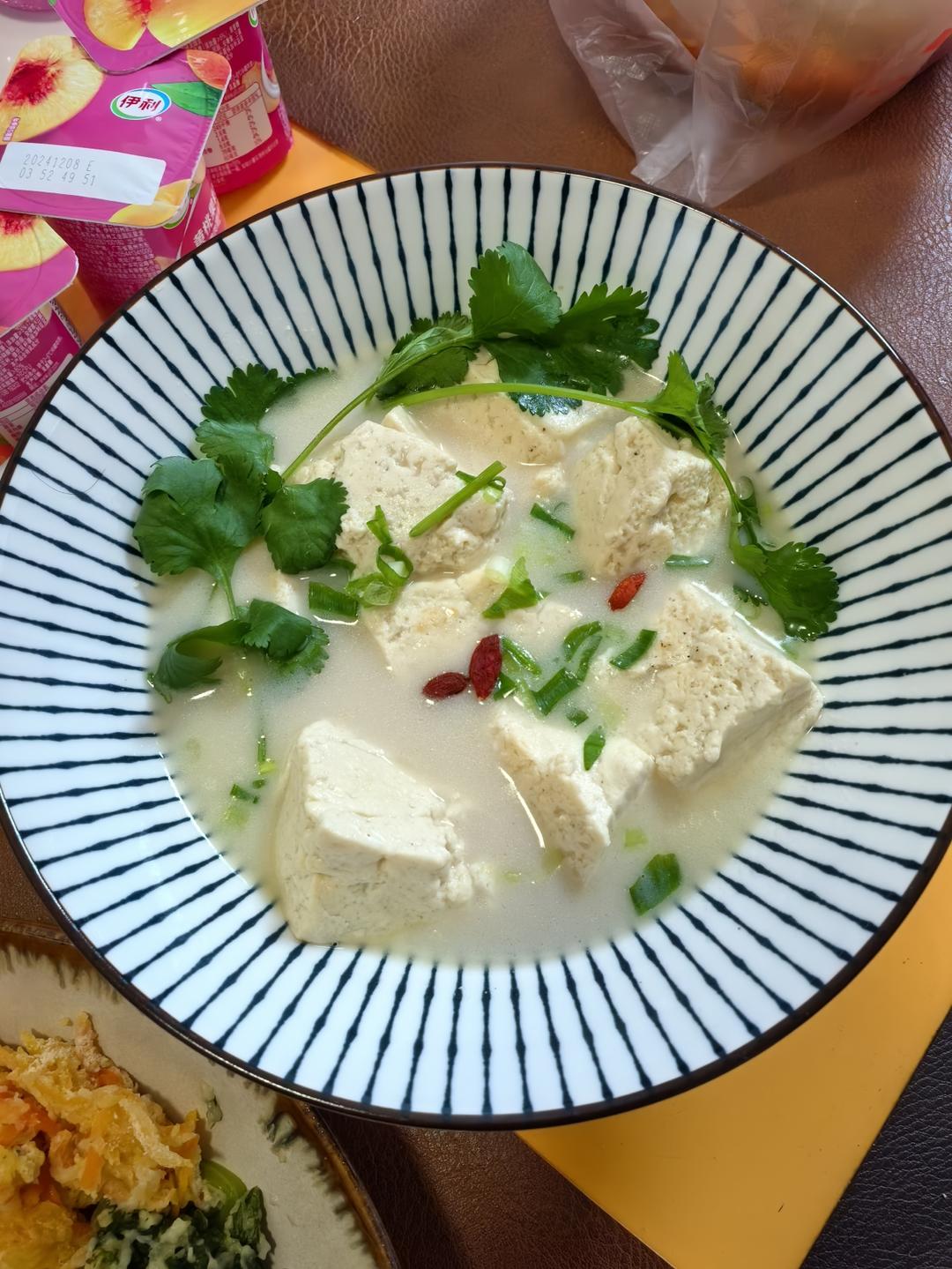 奶白鲫鱼豆腐汤|一条鱼最后的温柔