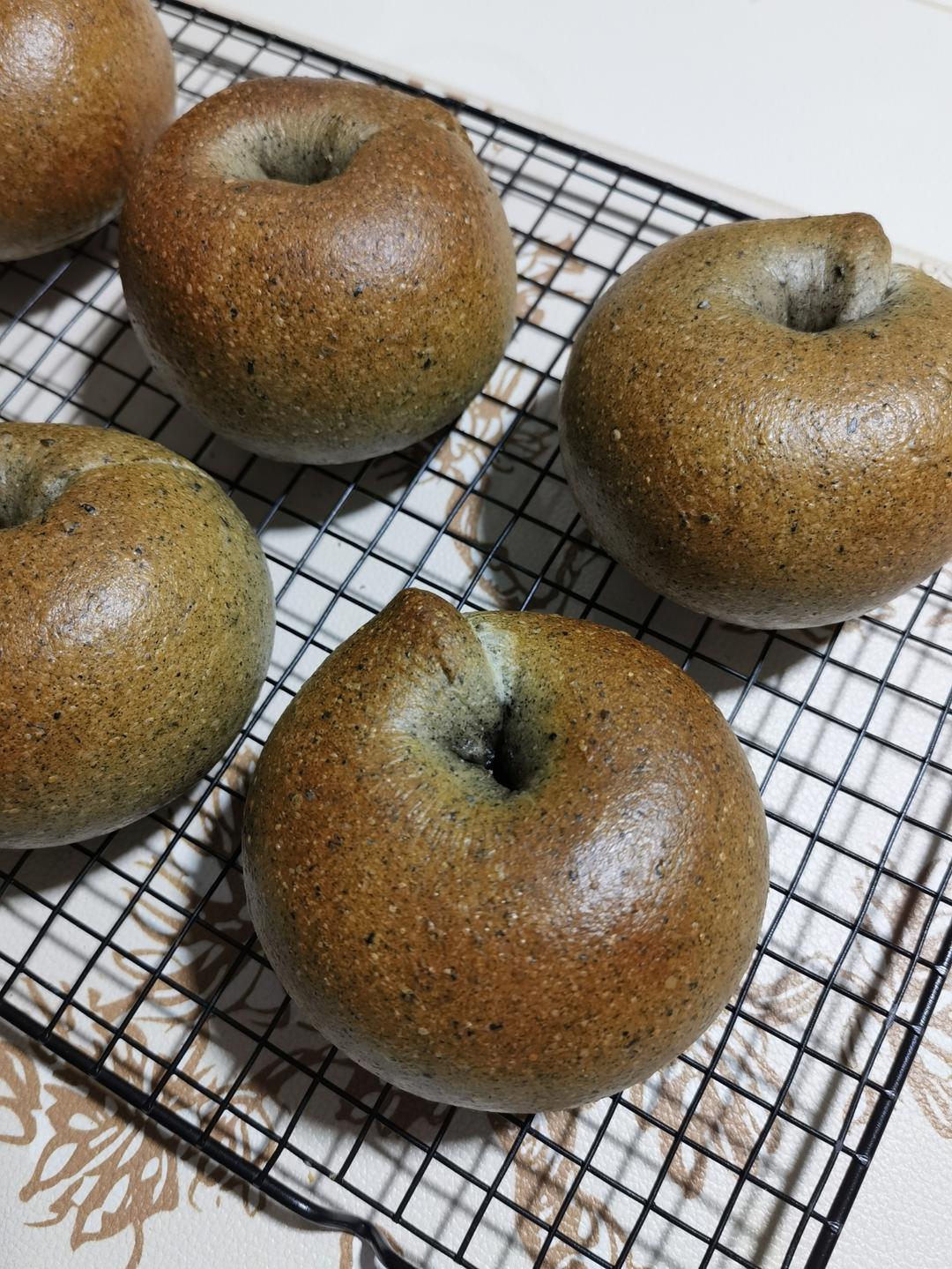 双倍黑芝麻奶酥贝果🥯一起吃养生贝果吧